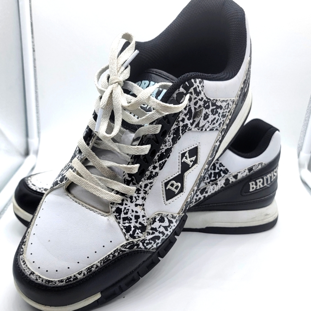 Mens Vintage black and white British Knights